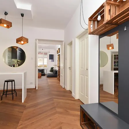 Daylight Apartment, The Location アパート
