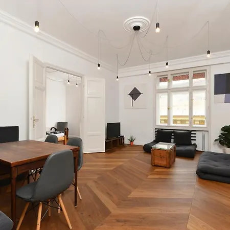 アパート Daylight Apartment, The Location