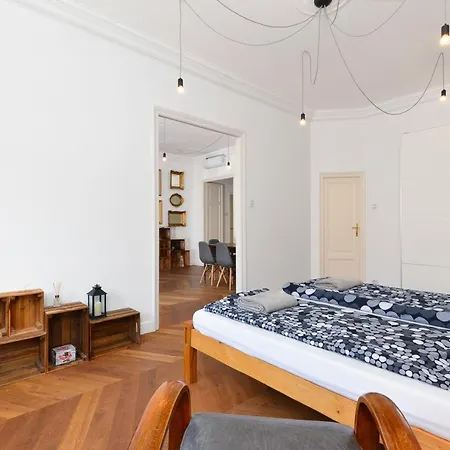 Daire Daylight Apartment, The Location Budapeşte